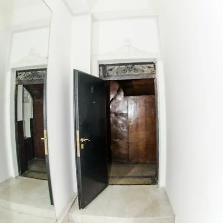 Five Corners בית הארחה *