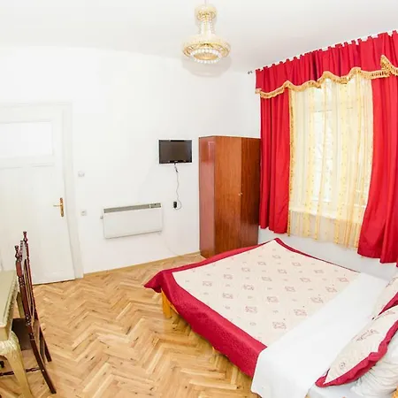 Five Corners 招待所