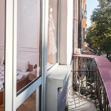 Five Corners 招待所 *